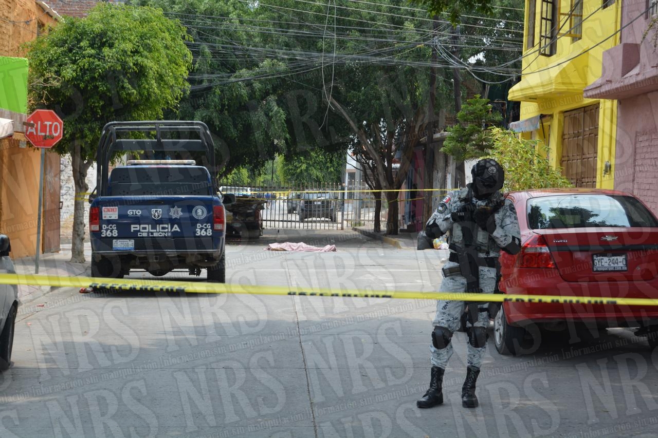 Lo sorprenden a tiros en plena calle; muere en la colonia Santa Cecilia😱
