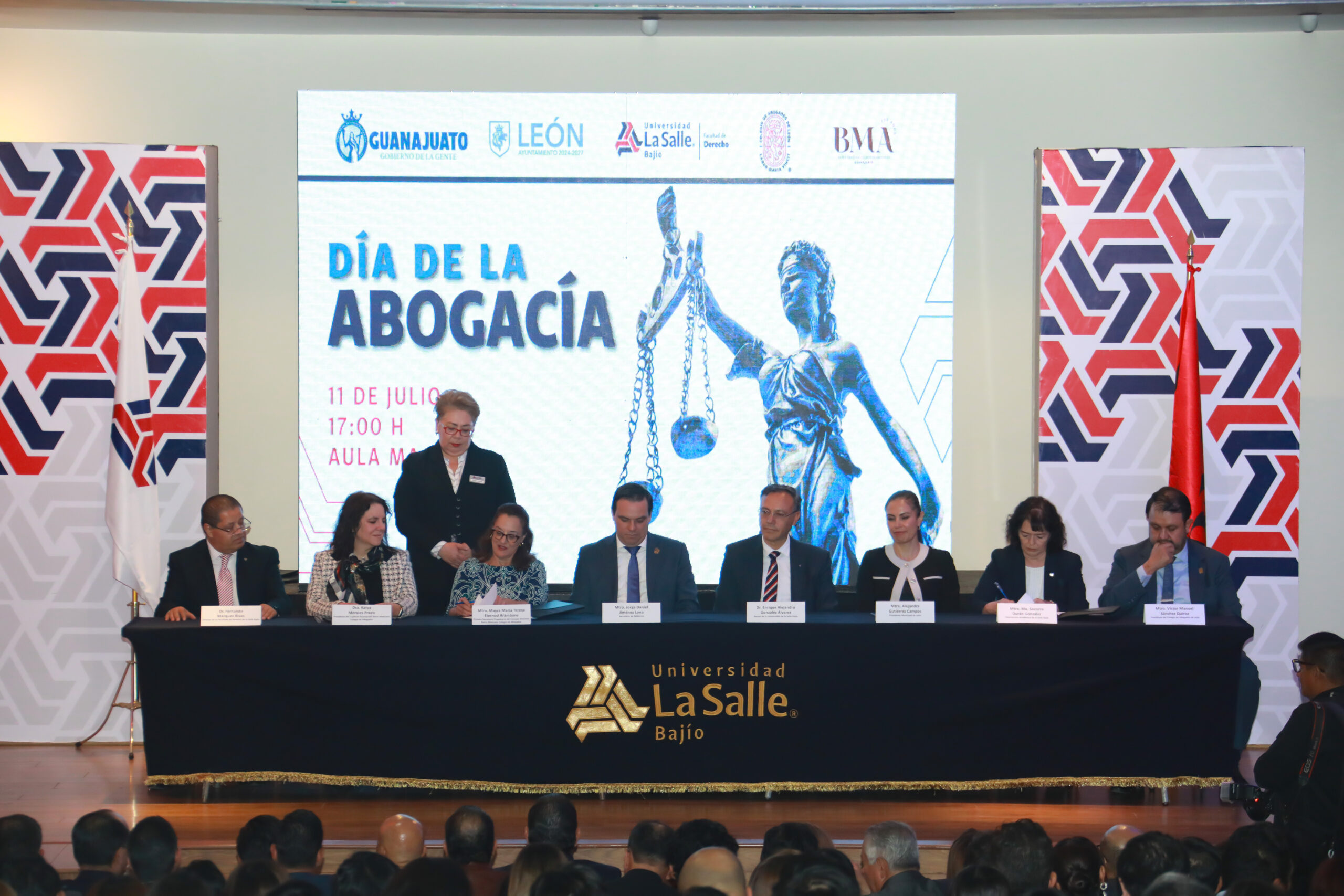 ALE GUTIÉRREZ ES DISTINGUIDA POR SU VISIÓN DE UN LEÓN MÁS JUSTO