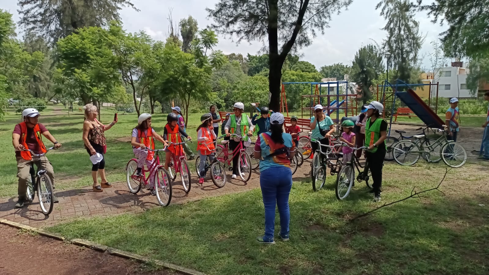 EN LEÓN, LOS PARQUES SE LLENAN DE BICICLETAS, APRENDIZAJE Y DIVERSIÓN