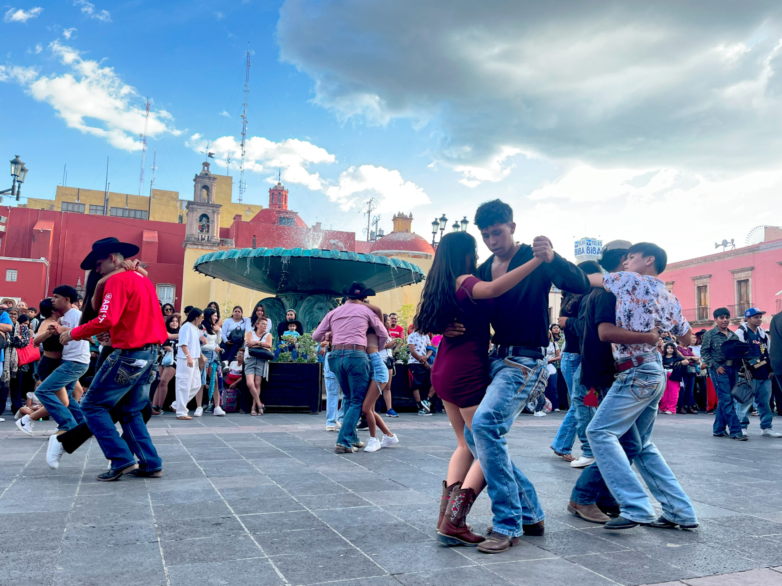 HUAPALOOZA LLENA DE RITMO Y ALEGRÍA LA PLAZA FUNDADORES