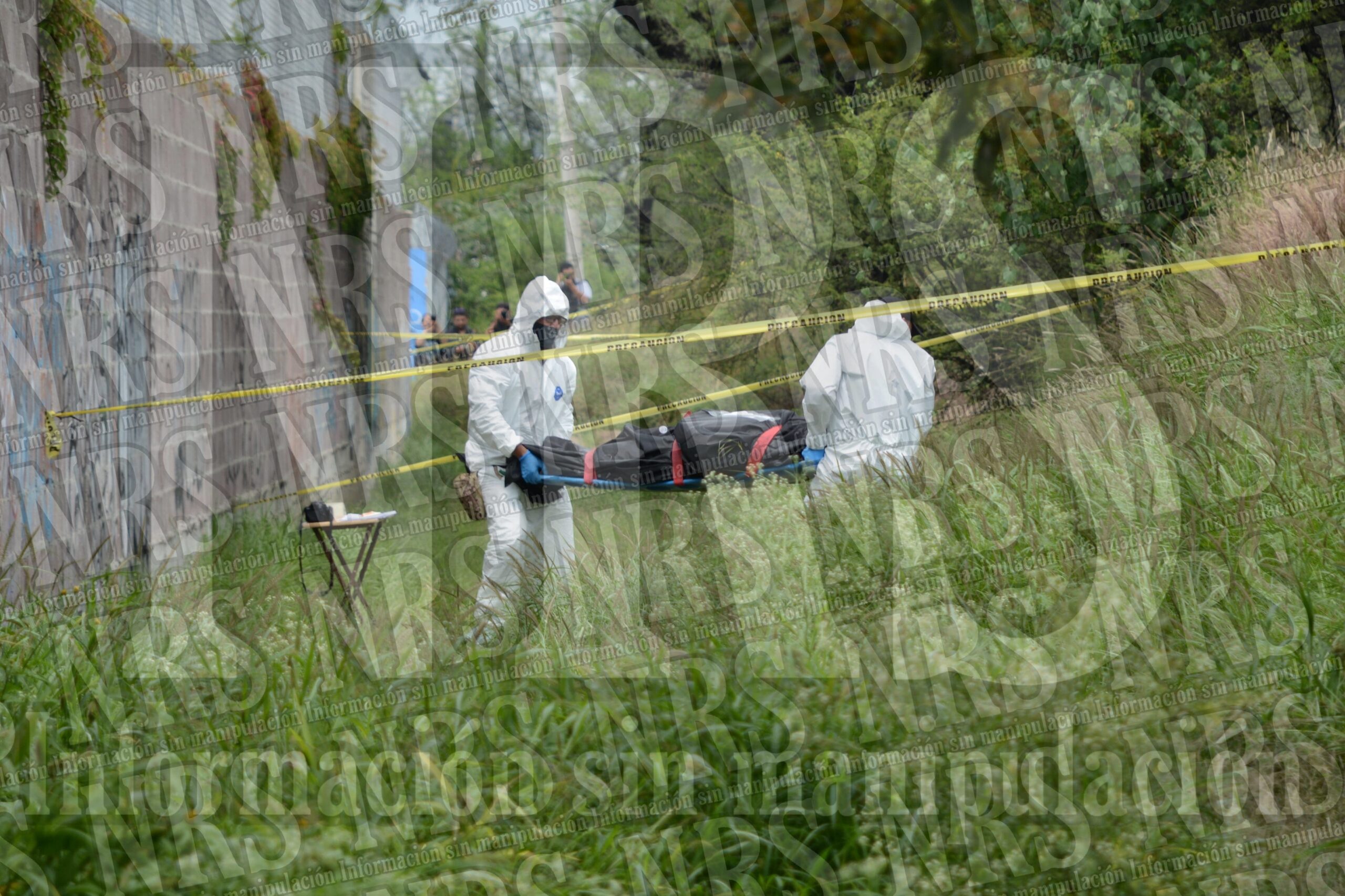 HALLAN MUJER ASESINADA CON BALAZO EN LA FRENTE DENTRO DE LOTE BALDÍO.