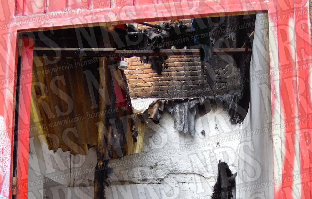 Vecinos se rifan y apagan incendio en León I