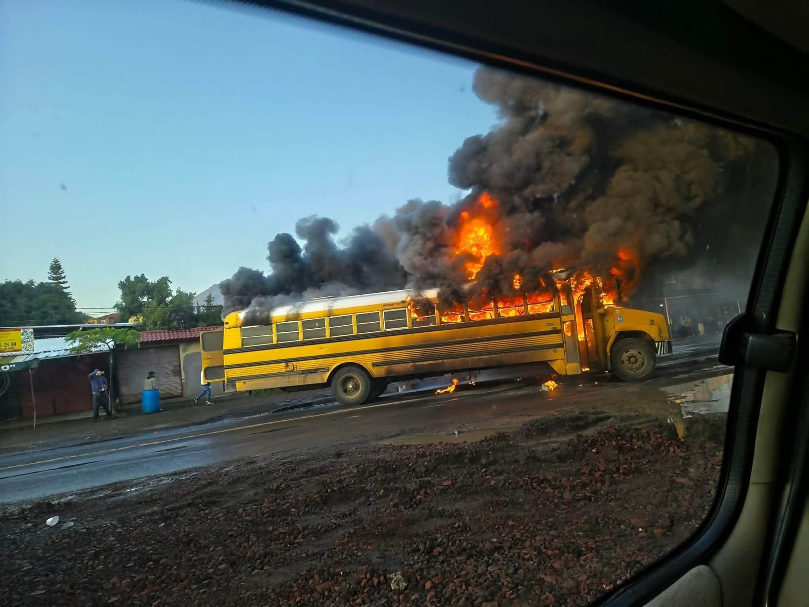 Presunta detención de “El R5” desata bloqueos y quema de vehículos en Michoacán