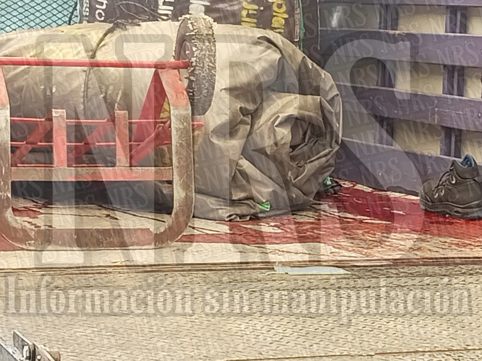 Hombre muere tras golpearse la cabeza cuando viajaba en la parte trasera de una camioneta 
