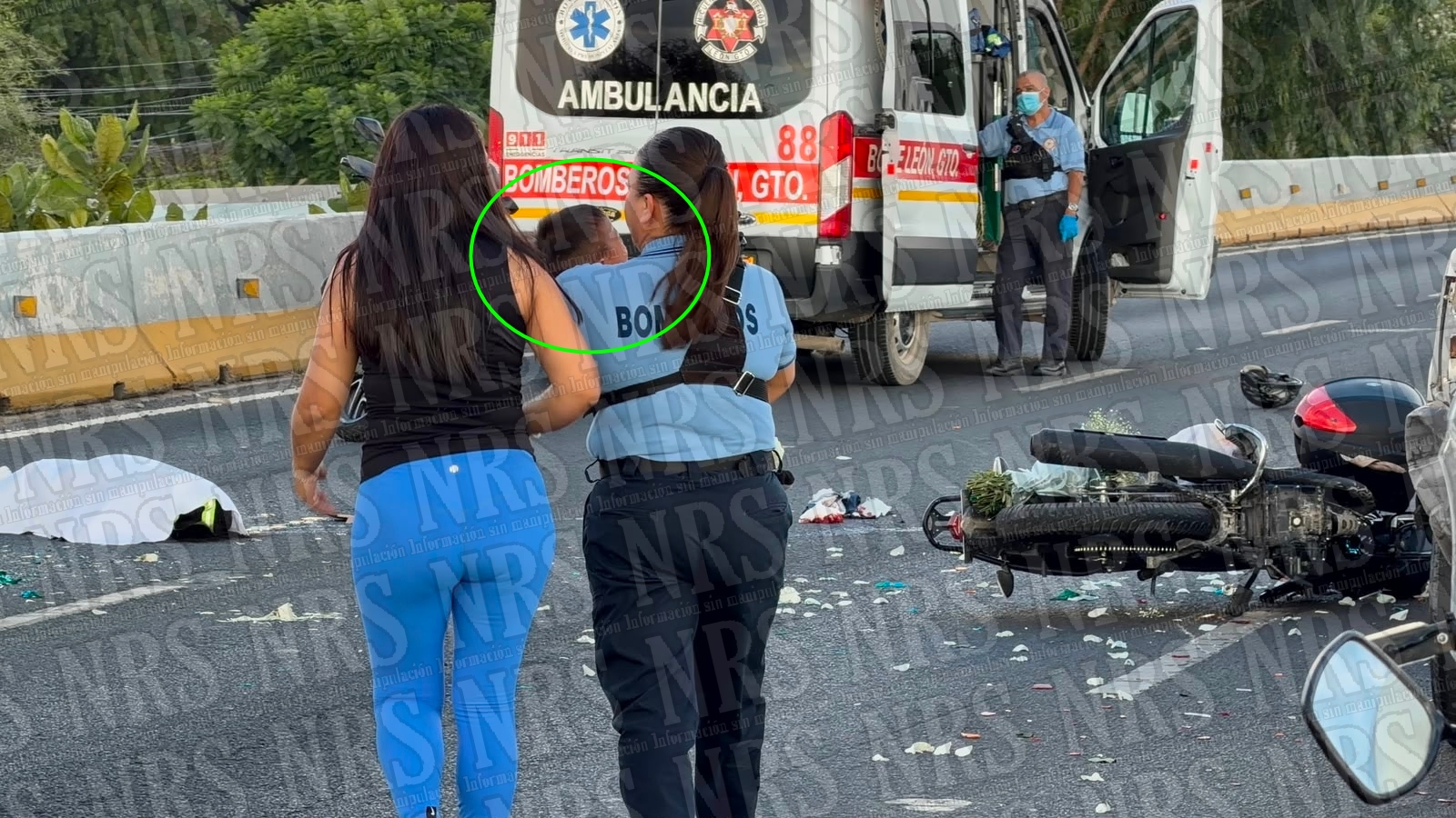 LLEVABAN UN RAMO DE FLORES BLANCAS Y EL DESTINO LES CAMBIÓ LA VIDA EN SEGUNDOS