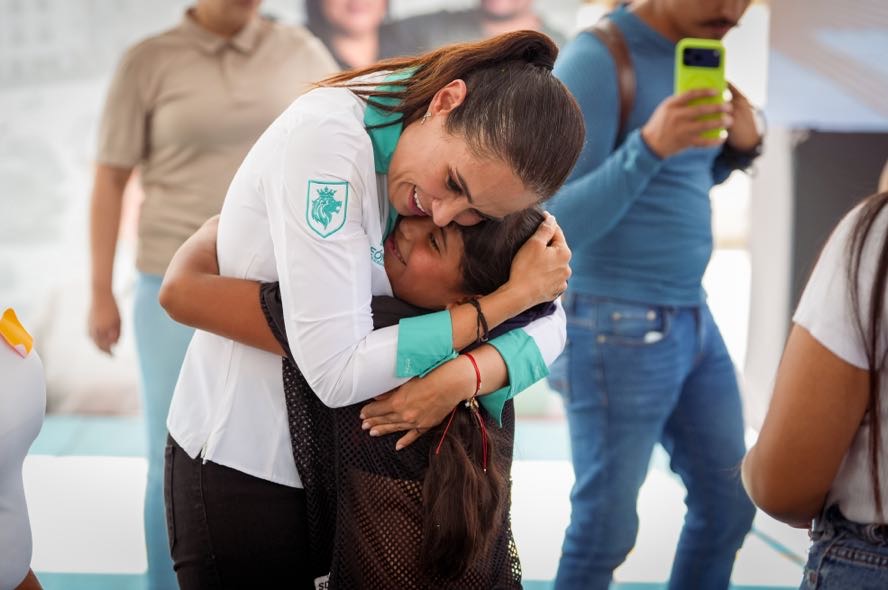 CON CERCANÍA Y RESULTADOS ADMINISTRACIÓN DE ALE GUTIÉRREZ DIGNIFICA LAS FAMILIAS DE CERRO GORDO